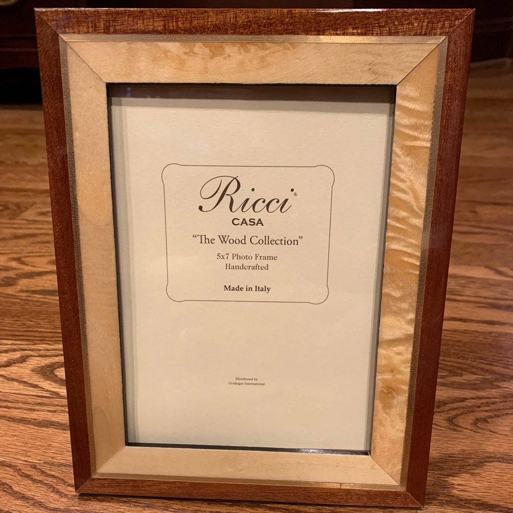 Ricci Casa Italian wood frame holds 5x7 photo, new in box